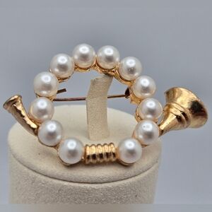 French Horn Brooch Vintage Gold Tone Faux Pearl Pin Musical Instrument